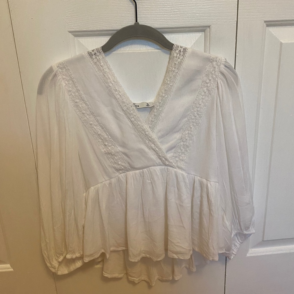 Hollister white top